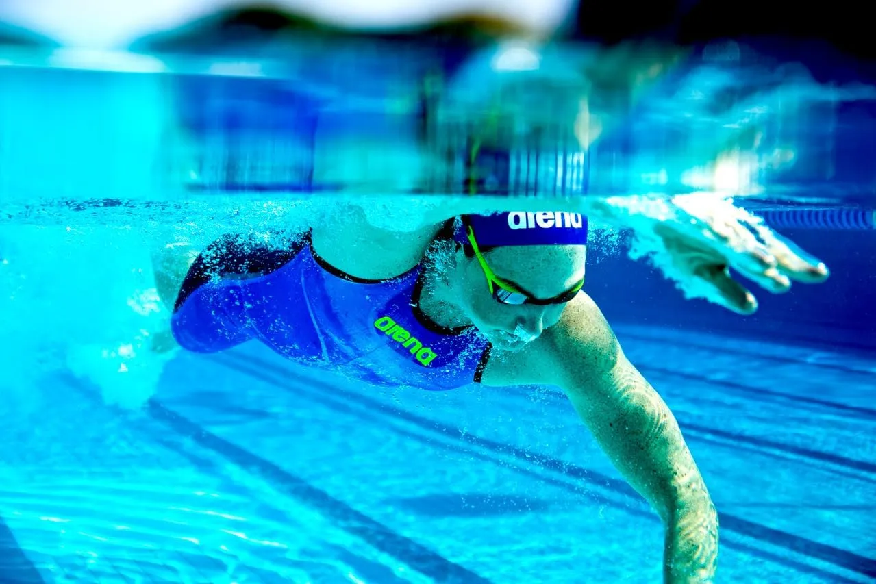 Arena Tracks Unisex Adult Essential Racing Swim Goggles Competitive Swimmers FINA-Approved Anti-Fog Mirror/Non-Mirror Lens