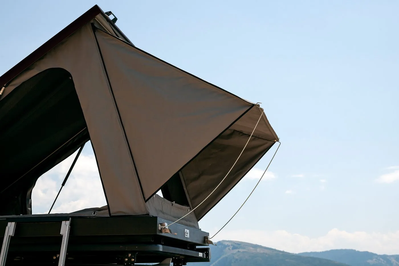 Eezi-Awn - Blade Hard Shell Roof Top Tent
