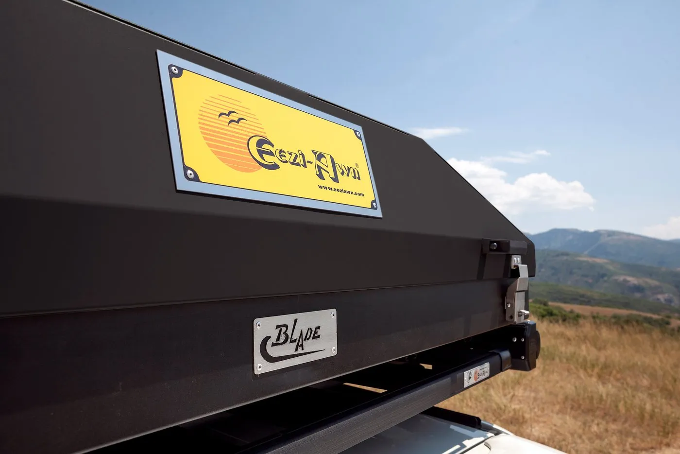 Eezi-Awn - Blade Hard Shell Roof Top Tent