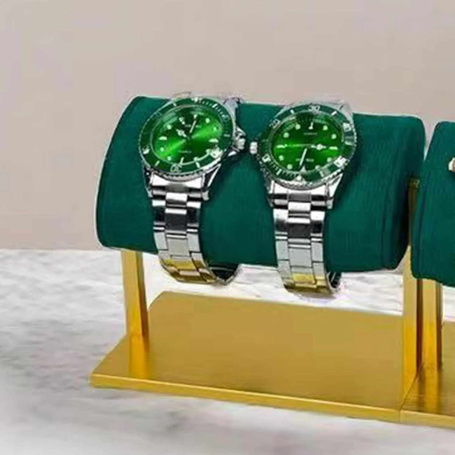 Elegant Plush Watch Stand Holder Practical Plush and Gold Metal Jewelry Display Stand for Watches and Bracelets