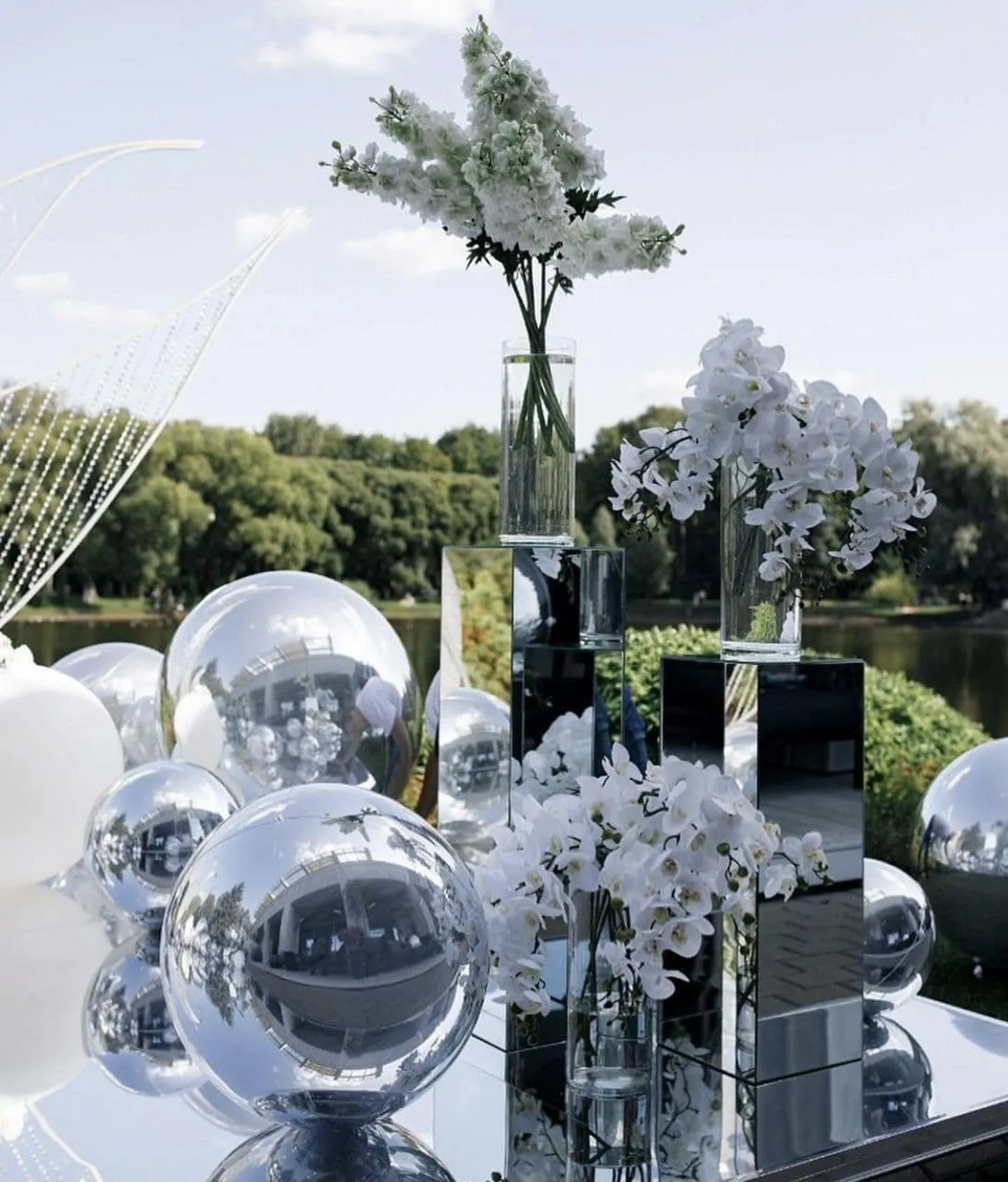 Inflatable Mirror Ball Set, 6-Piece Airtight Big Shiny Balls Large Hanging & Standing Inflatable Disco Ball Disco Ball with 1200W Electric Pump for Party, Wedding, Pool, Events (Sliver)