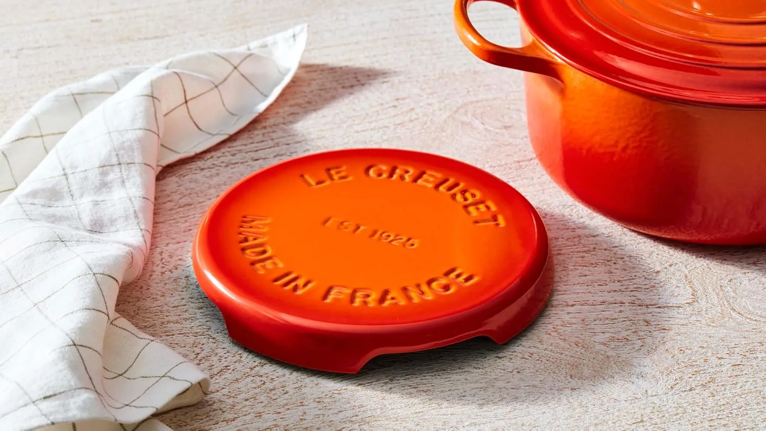 Le Creuset Enameled Cast Iron Signature Trivet, 8.8", Cerise