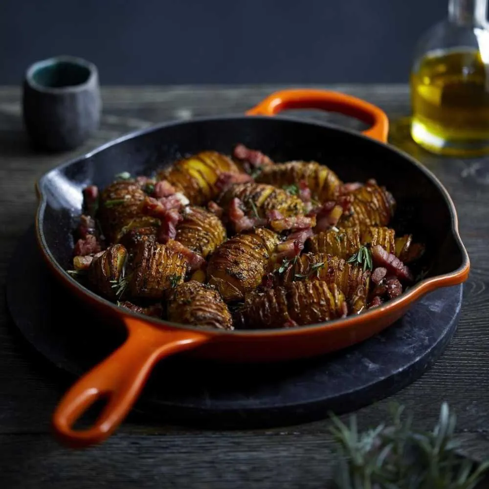 Le Creuset Signature cast iron round Skillet
