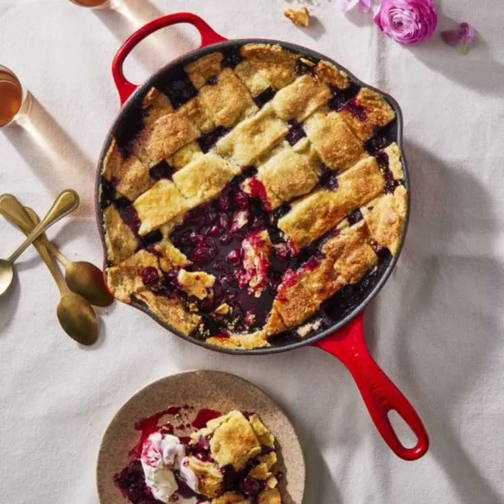 Le Creuset Signature cast iron round Skillet