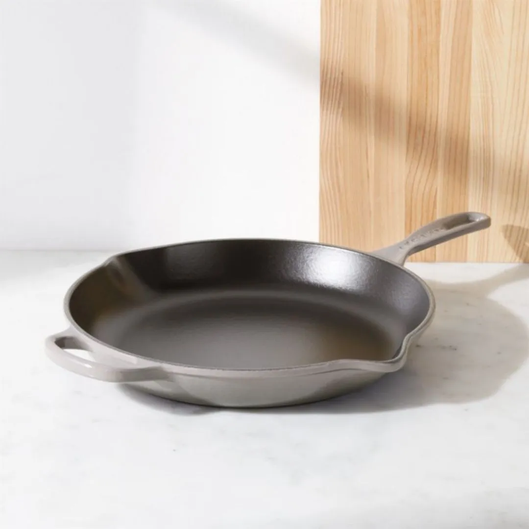 Le Creuset Signature cast iron round Skillet