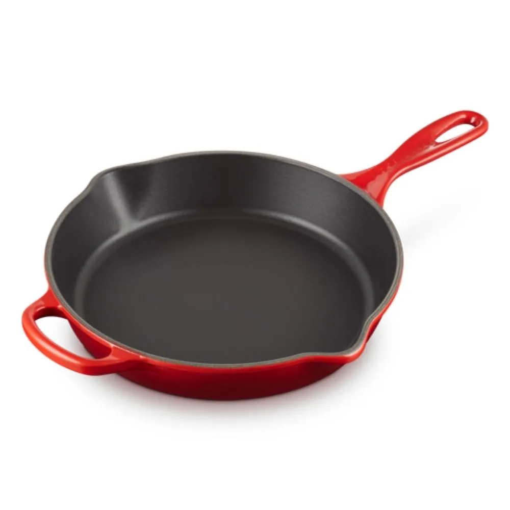 Le Creuset Signature cast iron round Skillet