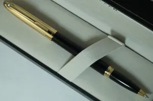 Made in The USA Sheaffer Crest 593 Tuxedo with 22KT Gold Cap and Black Lacquer Barrel Medium Point Rollerball Pen