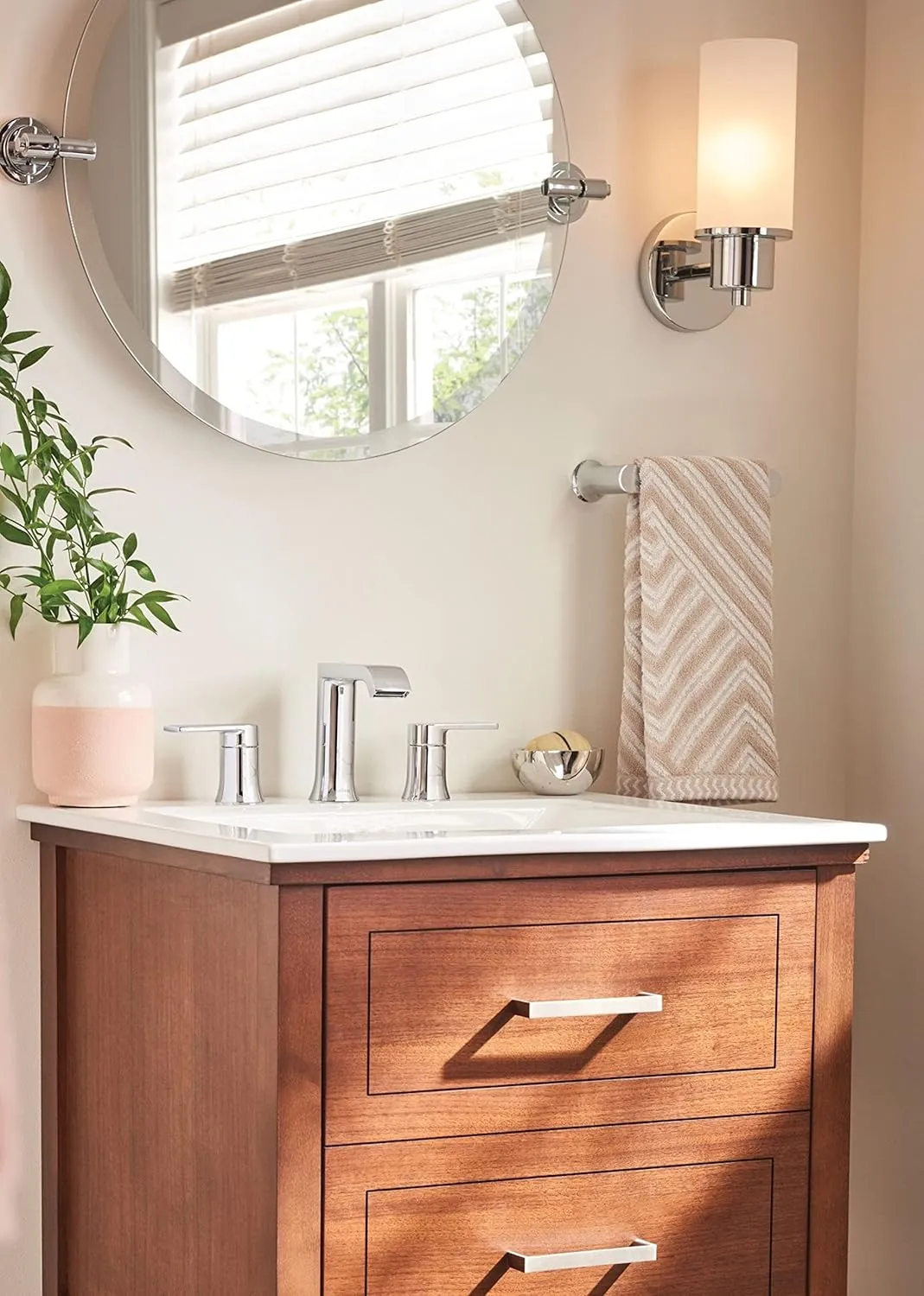 Moen DN0761CH Iso 1-Light Dual-Mount Bath Bathroom Vanity Fixture with Frosted Glass, Chrome