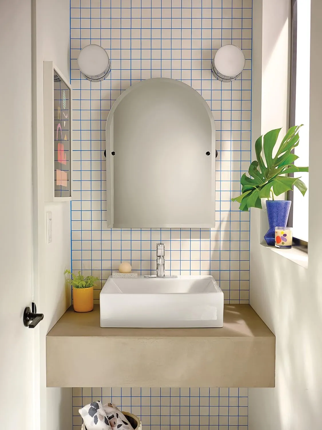 Moen Laris Chrome One-Handle Single Hole Modern Bathroom Sink Faucet with Optional Deckplate and Spring Loaded Drain Assembly, 84014