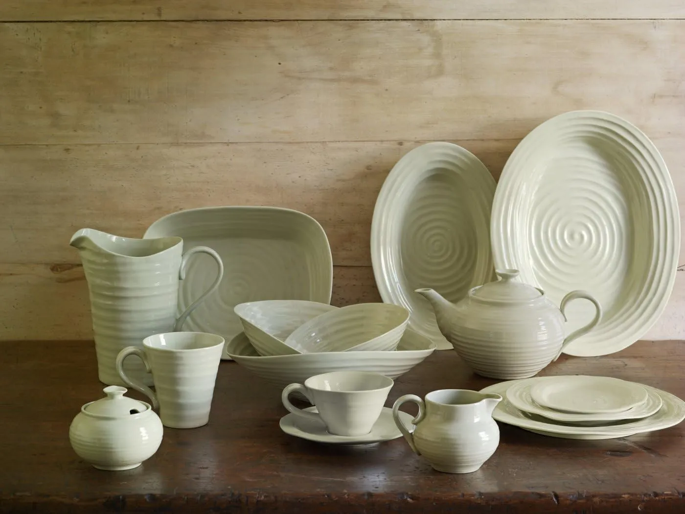 Portmeirion Sophie Conran Platter | 14.5" Celadon Oval Serving Tray | Made from Porcelain | Dishwasher and Microwave Safe | Perfect Kitchenware Addition for Appetizers, Snacks, and Sandwiches