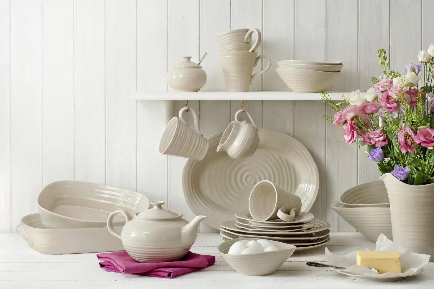 Portmeirion Sophie Conran Platter | 14.5" Celadon Oval Serving Tray | Made from Porcelain | Dishwasher and Microwave Safe | Perfect Kitchenware Addition for Appetizers, Snacks, and Sandwiches