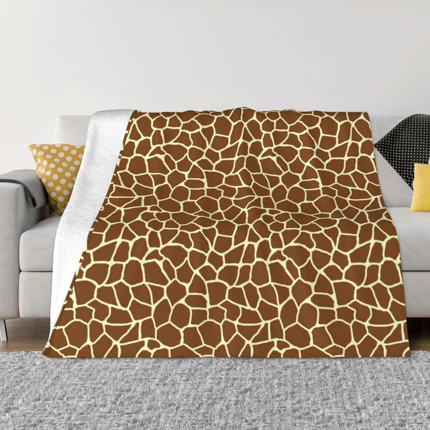 Wild Giraffe Pattern Animal Print 60"X50" Flannel Blanket - 100% Soft Polyester, Lightweight and Warm, Suitable for Families, Camping, Travel